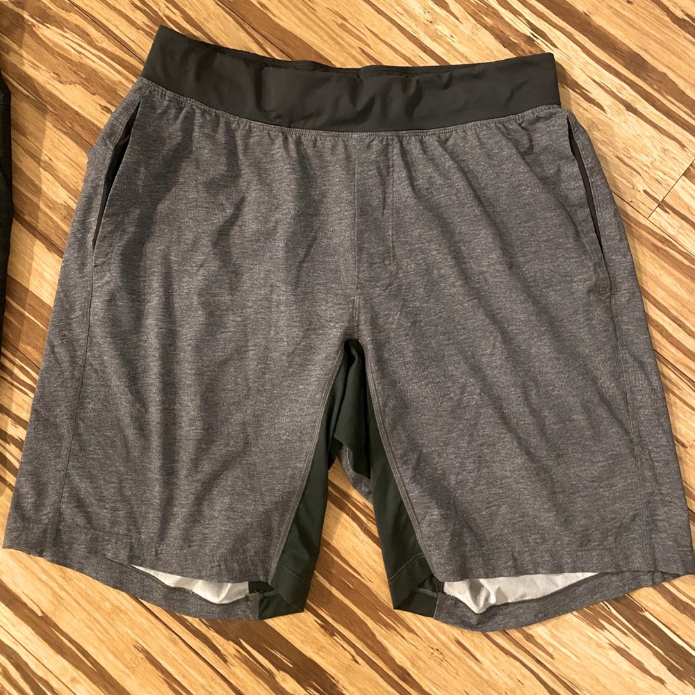 Lululemon T.H.E. Short 9" - grey with black band